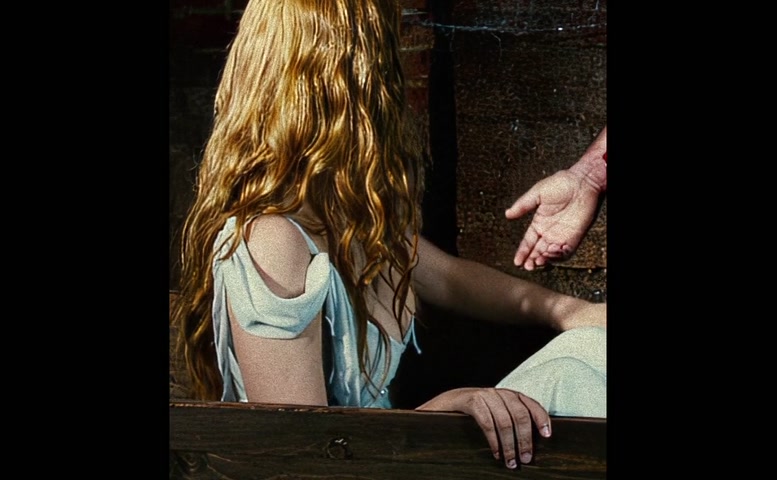 Miriam Giovanelli in Dracula 3d, photo 29