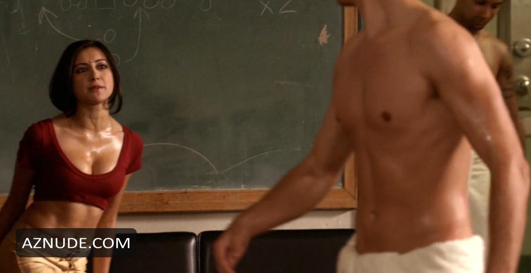 Noureen DeWulf in The Comebacks, photo 6