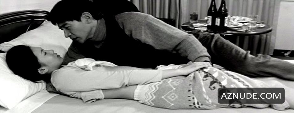 Eun-joo Lee in Virgin Stripped Bare by Her Bachelors, photo 1