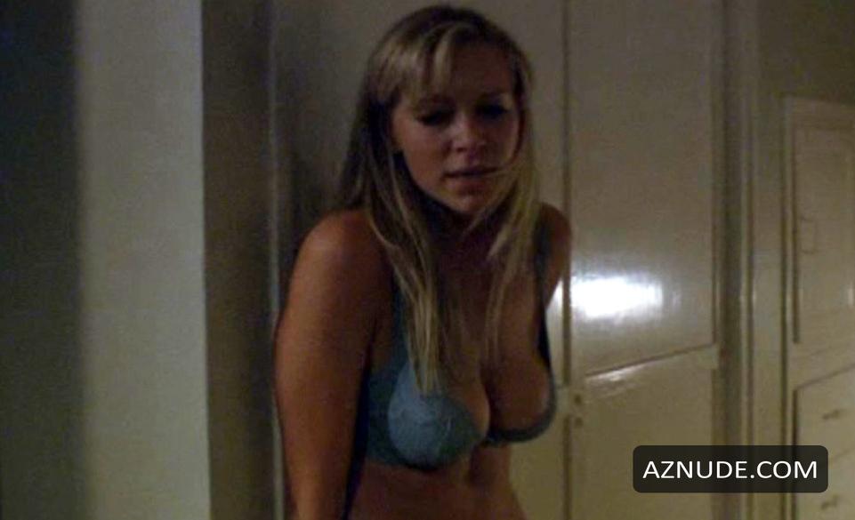 Laura Prepon in Karla, photo 6