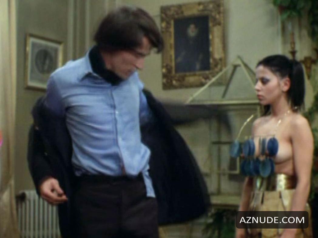 Marie-Pierre Castel in The Nude Vampire, photo 2