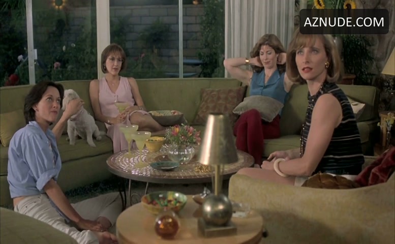 Kim Cattrall in Live Nude Girls, photo 7