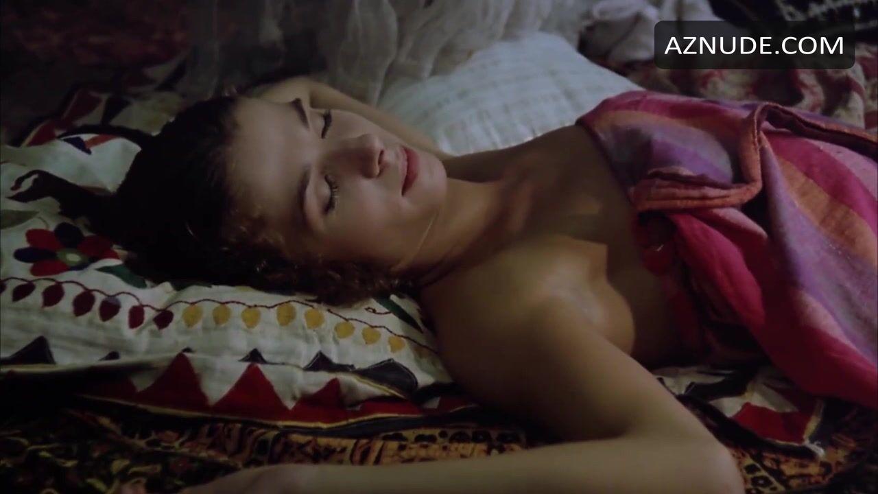 Victoria Abril in La muchacha de las bragas de oro, photo 54