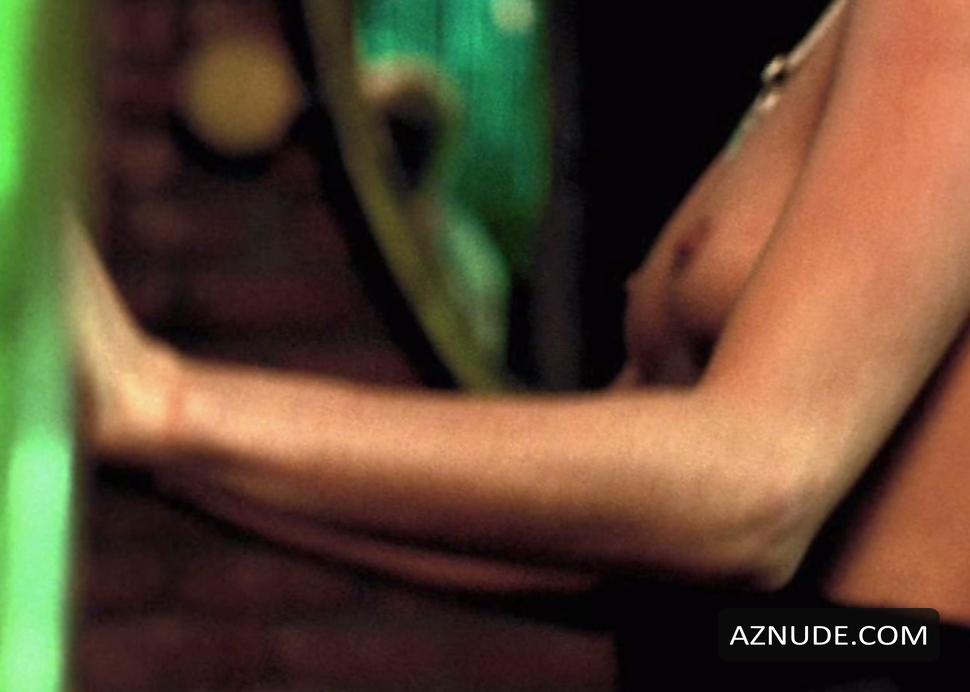 Polly Shannon in The Hunger, photo 10