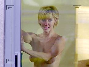 Bobbie Phillips in The Hustle, photo 8