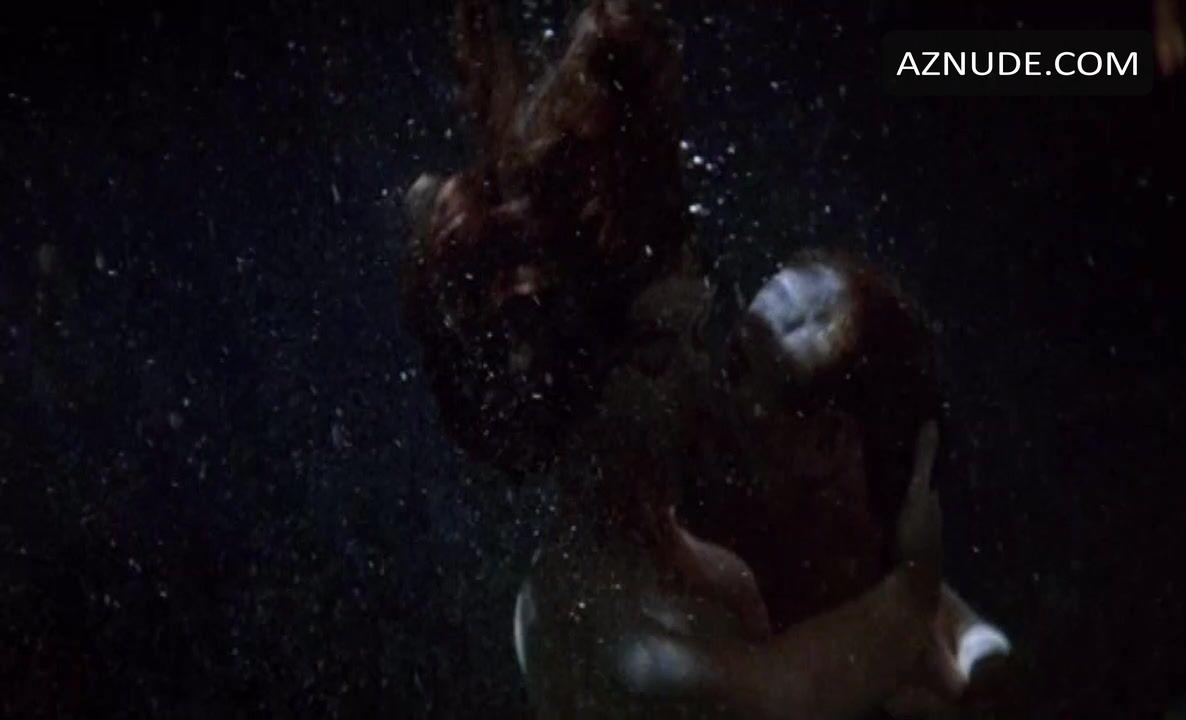 Madeleine Stowe in China Moon, photo 41