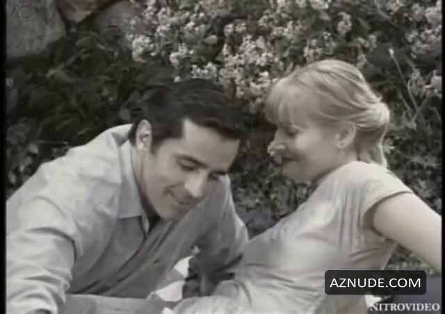 Simona Votypkova in Fallen Angel, photo 9