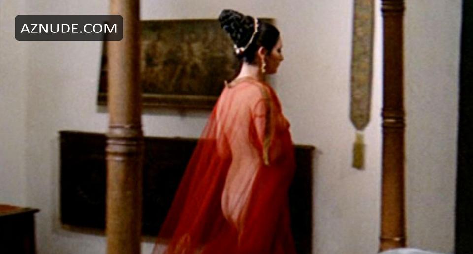 Edwige Fenech in La Bella Antonia, Prima Monica E Poi Dimonia, photo 14