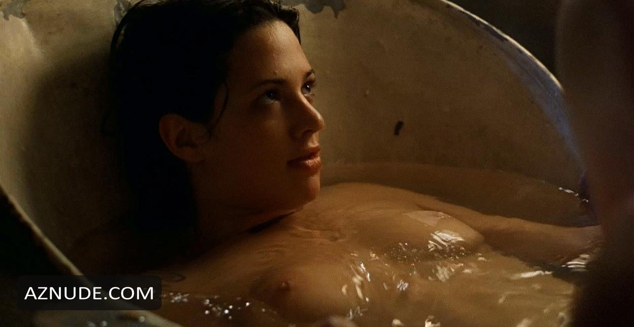 Asia Argento in B. Monkey, photo 9