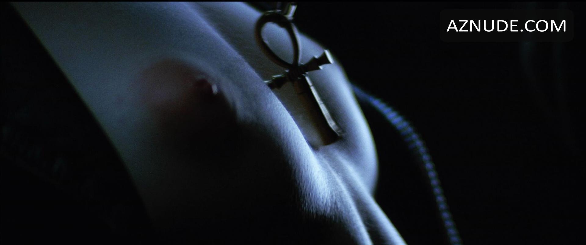 Ann Magnuson in The Hunger, photo 5
