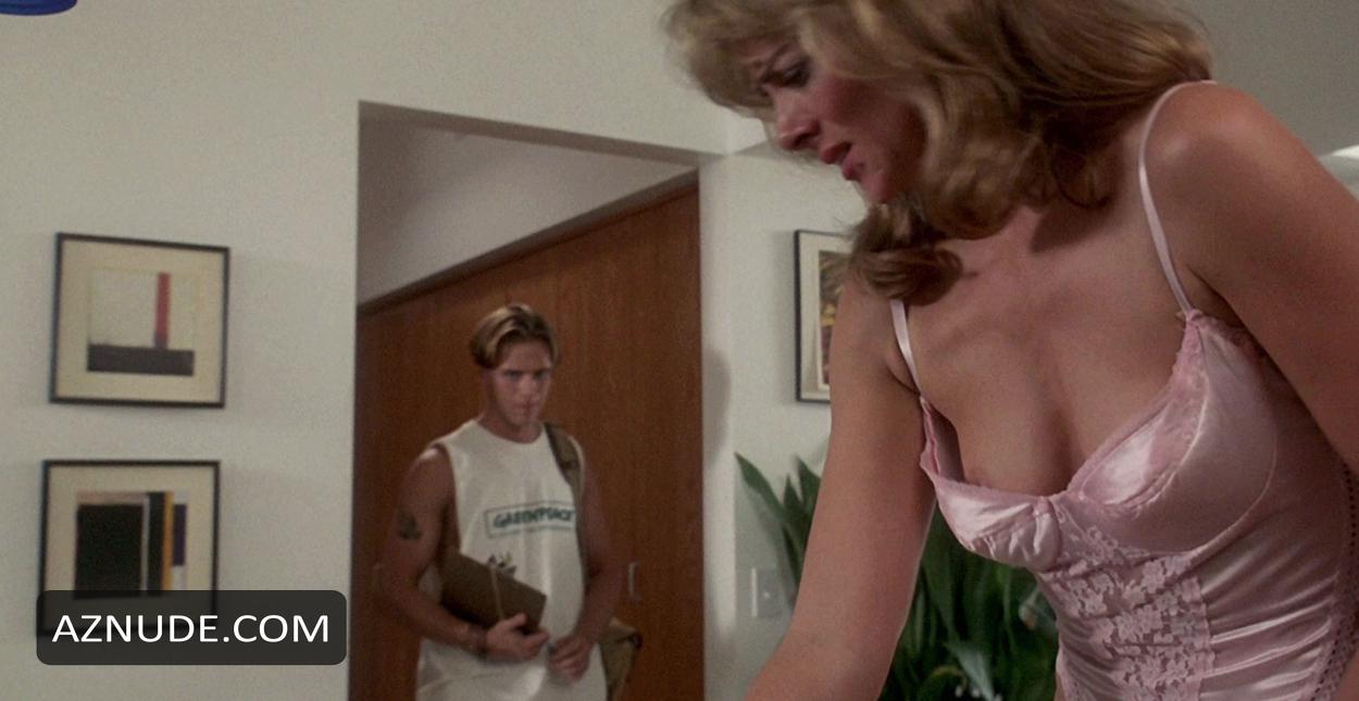 Kim Cattrall in Live Nude Girls, photo 34