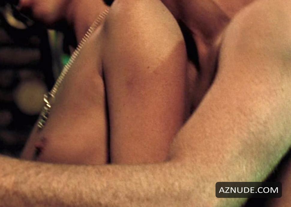 Polly Shannon in The Hunger, photo 12