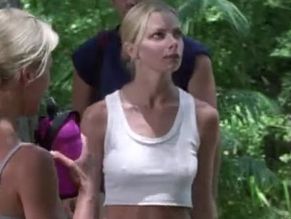 Jaime Pressly in Pinata: Survival Island, photo 19