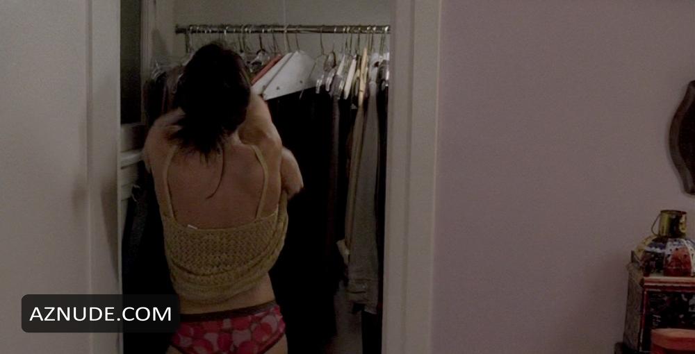 Michelle Borth in Timer, photo 1