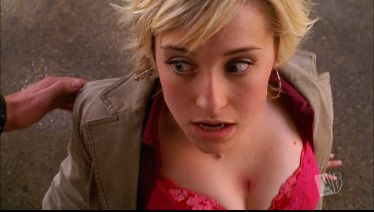 Allison Mack in Smallville, photo 2
