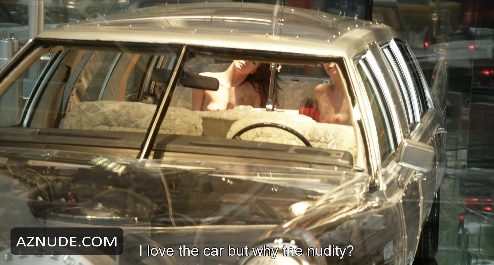 Laura Cieplik in Mood Indigo, photo 1