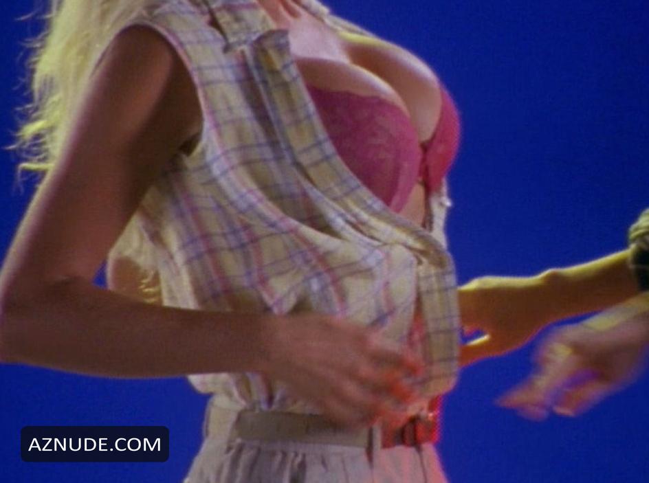 Victoria Silvstedt in Son of the Beach (2000-2002), photo 7