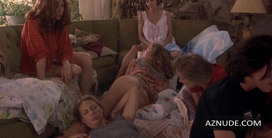 Kim Cattrall in Live Nude Girls, photo 12