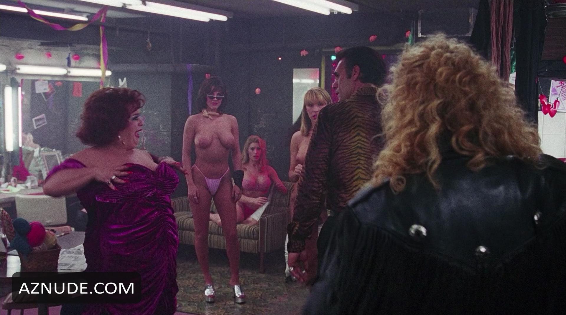 Bobbie Phillips in Showgirls, photo 11