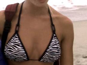 Jaime Pressly in Pinata: Survival Island, photo 13