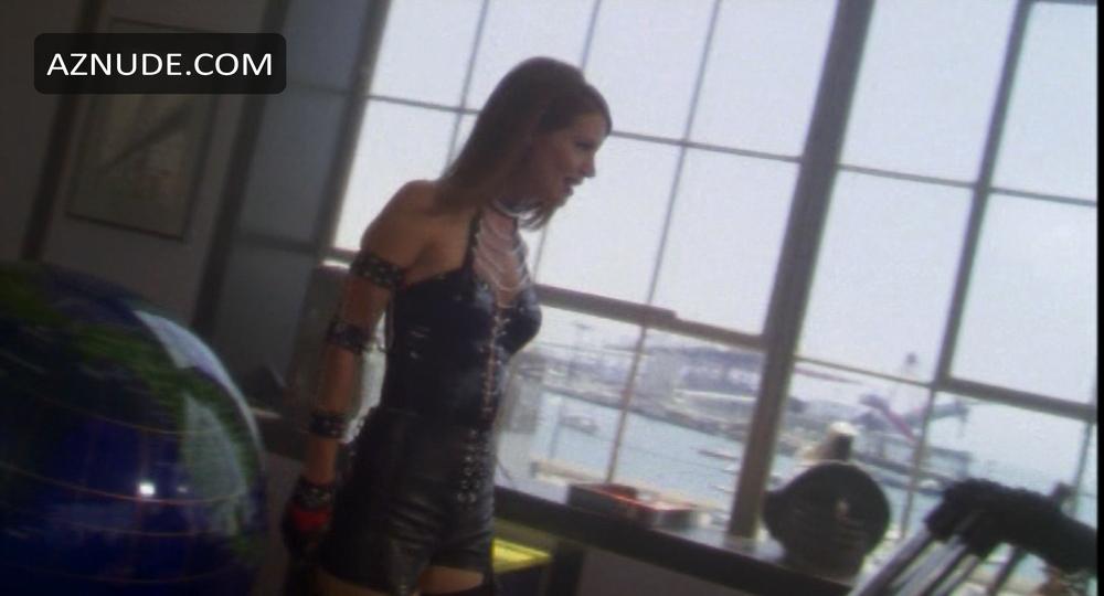 Molly Culver in V.i.p., photo 1