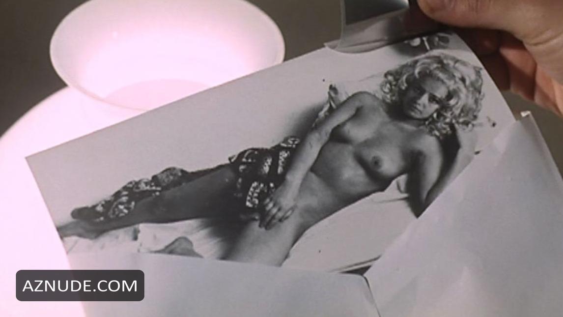 Susanna Martinkova in Un Detective, photo 5