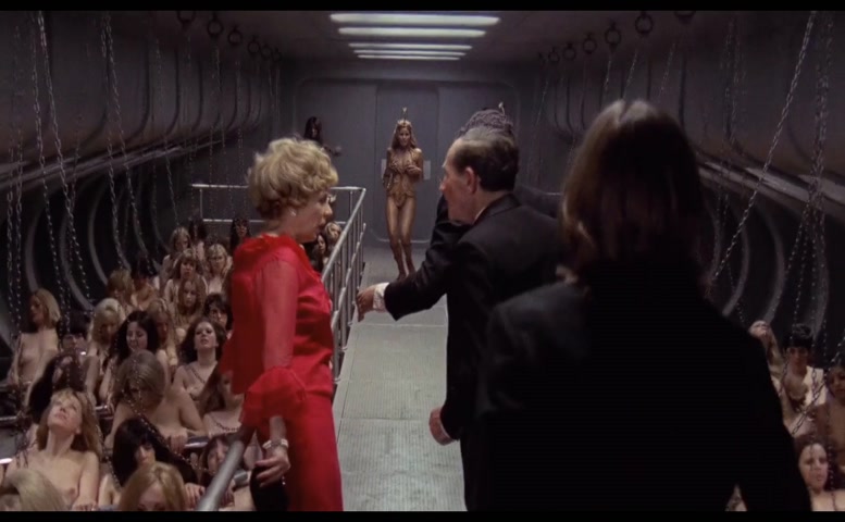 Raquel Welch in The Magic Christian, photo 7
