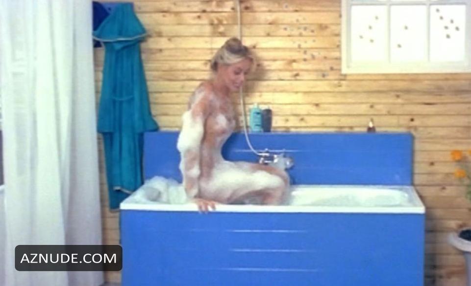 Gloria Guida in La Liceale, Il Diavolo E L'acquasanta, photo 1