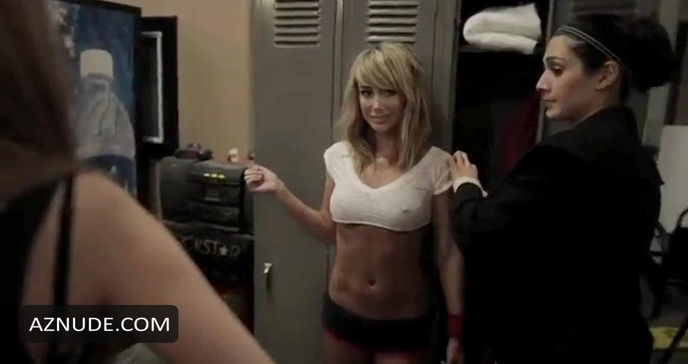 Sara Jean Underwood in Sara Jean Underwood: Men's Fitness Magazine, photo 3