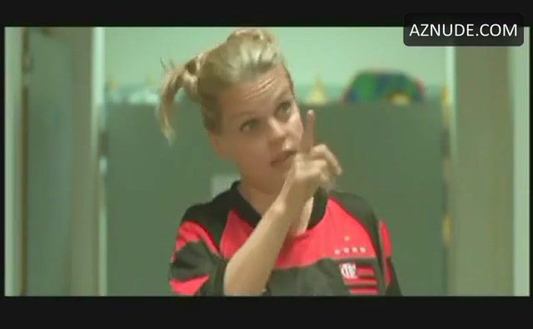 Emeline Bayart in 3 Zeros, photo 1