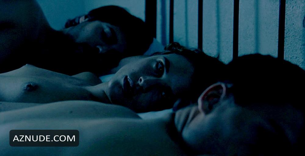 Adriana Ugarte in 3some, photo 14