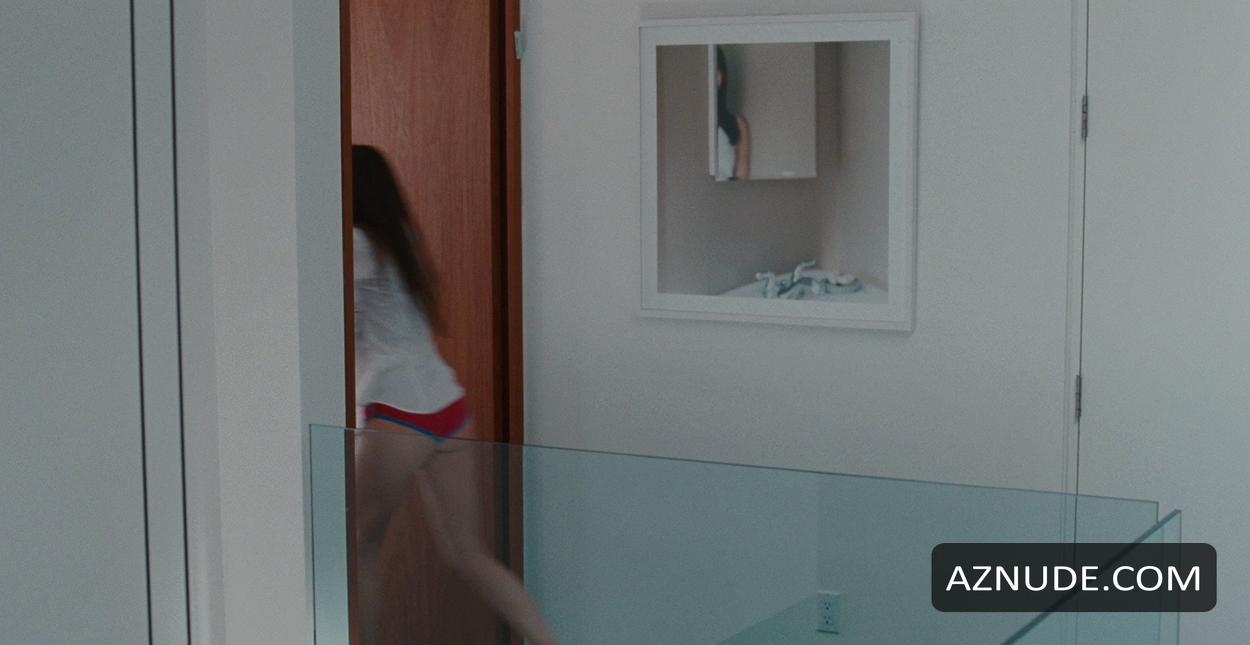 Nina Dobrev in Chloe, photo 3