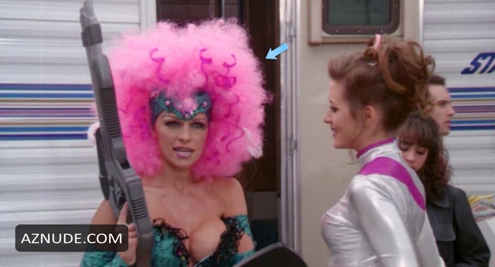 Pamela Anderson in V.i.p., photo 1