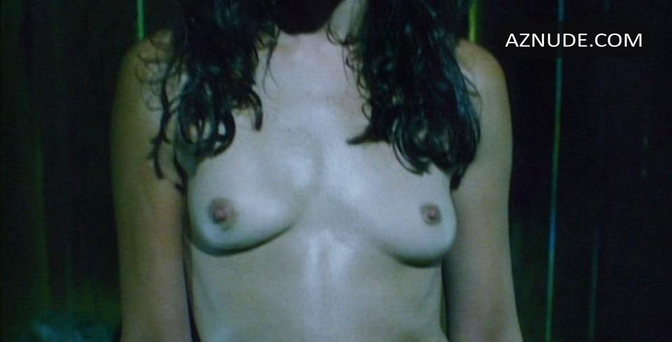 Kari Wuhrer in King of the Ants, photo 6