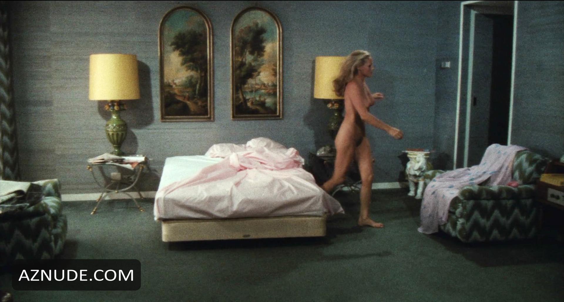 Ursula Andress in Loaded Guns, photo 52