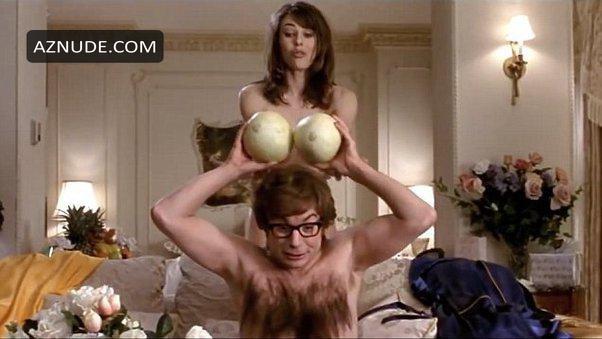 Elizabeth Hurley in Austin Powers: International Man Of Mystery, photo 7