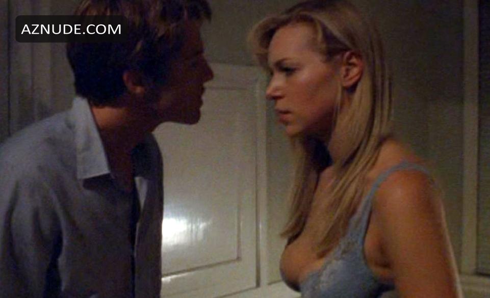 Laura Prepon in Karla, photo 3