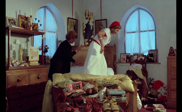 Jane Gurnett in Drowning By Numbers, photo 15