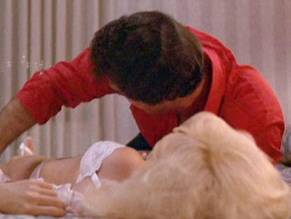 Loni Anderson in Stroker Ace, photo 6