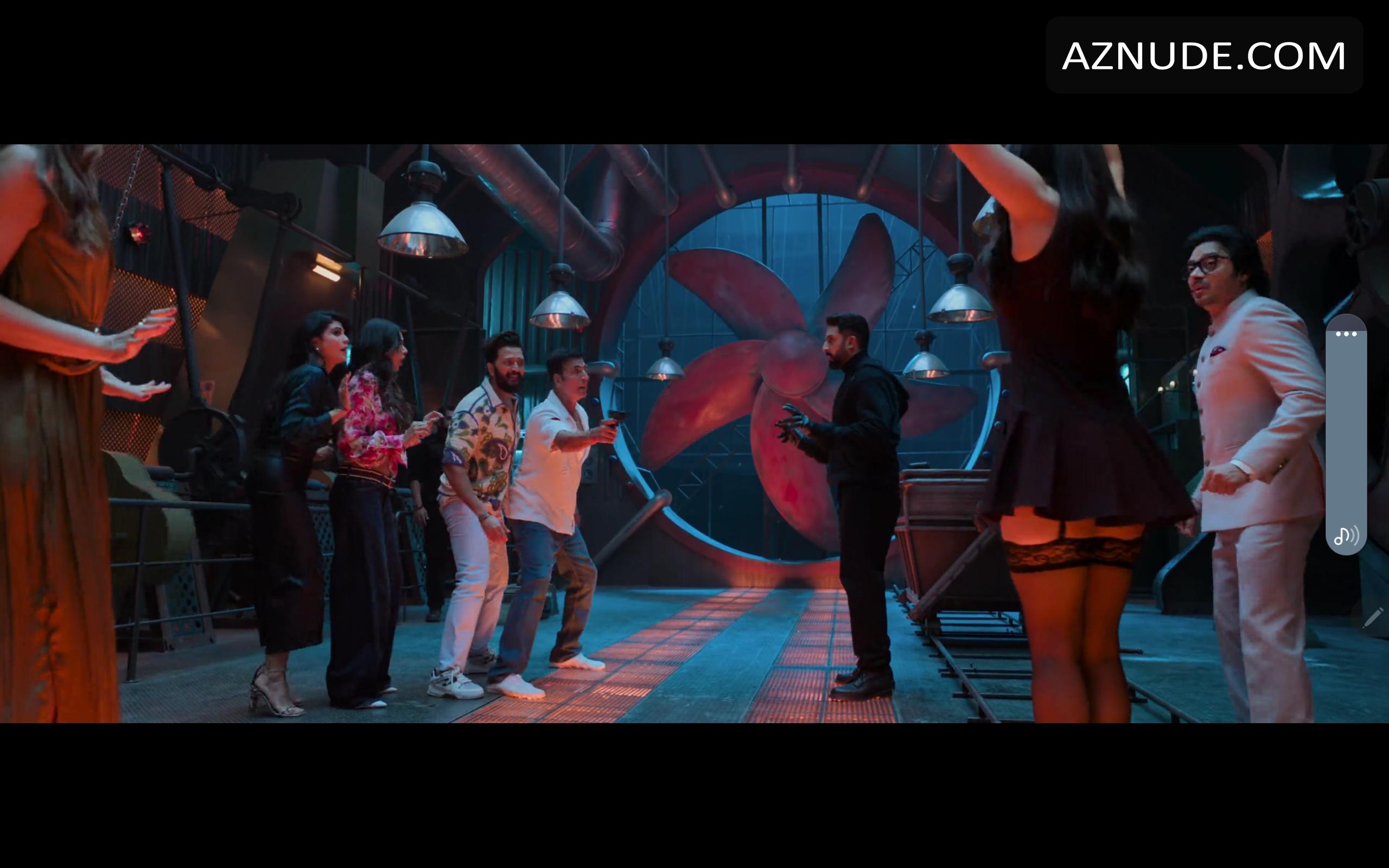 Soundarya Sharma in Housefull 4, photo 35