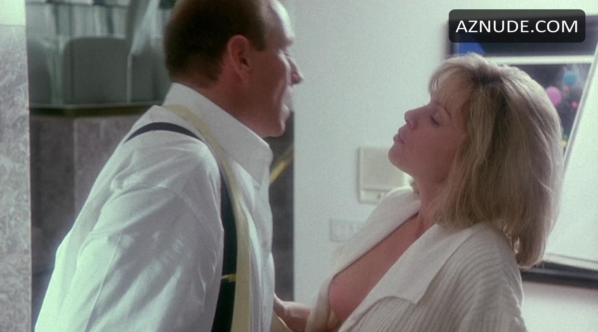 Linda Hoffman in The Dentist, photo 35
