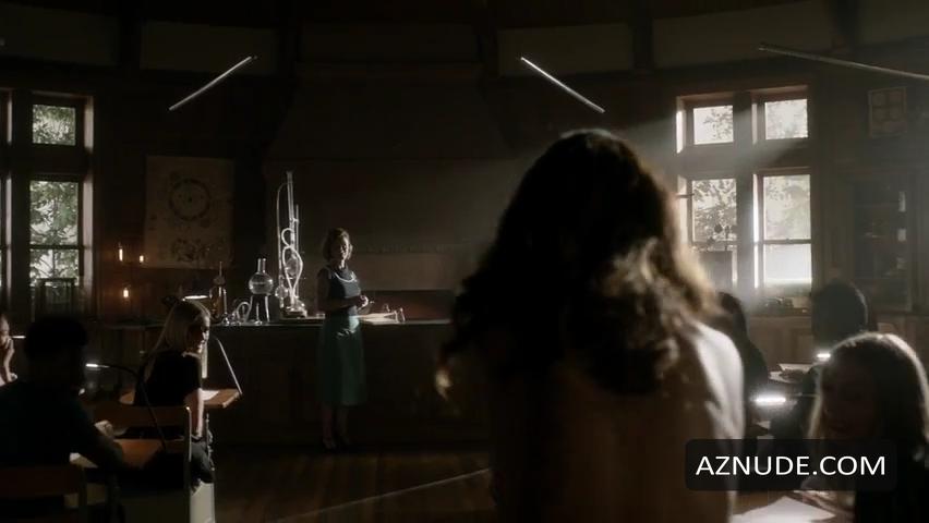 Summer Bishil in The Magicians (2015-), photo 10