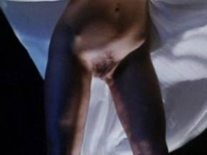 Laura Dean in Emmanuelle 7, photo 14