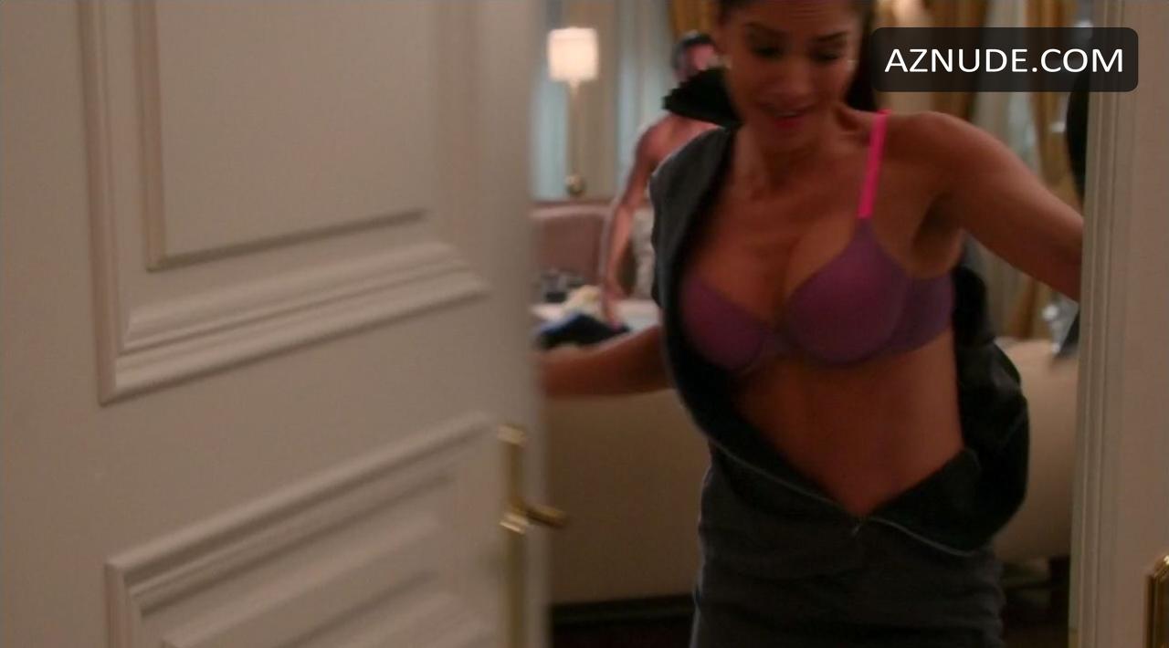 Roselyn Sanchez in Devious Maids (2013-), photo 16