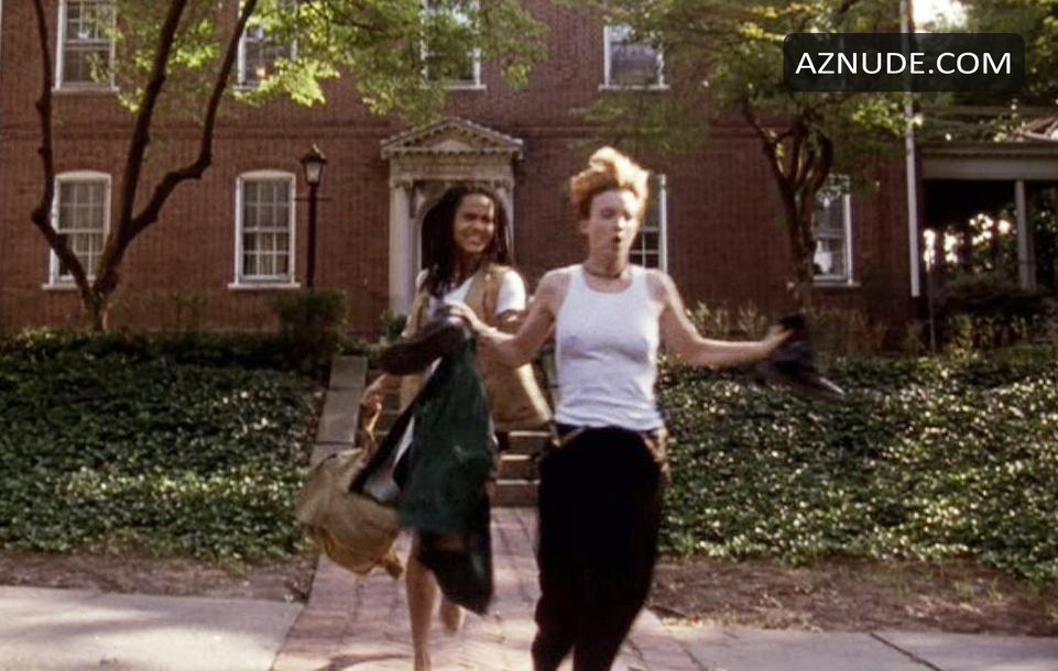 Laurel Holloman in The Incredibly True Adventure Of Two Girls In Love, photo 5