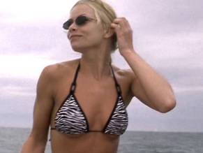Jaime Pressly in Pinata: Survival Island, photo 10