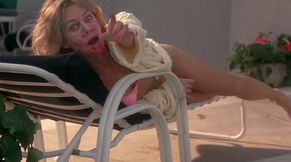 Linda Hoffman in The Dentist, photo 7