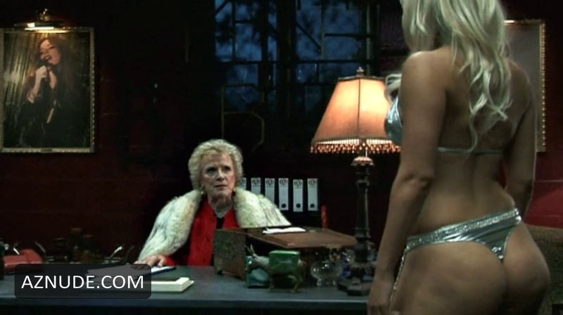 Beth Cordingly in Funland, photo 4