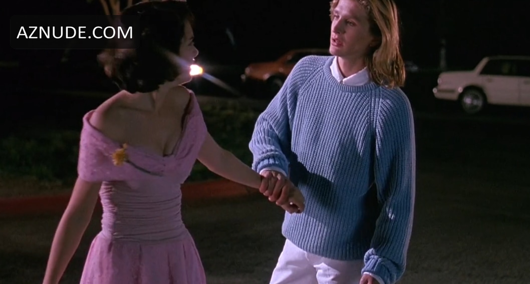 Winona Ryder in Welcome Home, Roxy Carmichael, photo 4