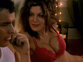 Tori Spelling in Sol Goode, photo 17